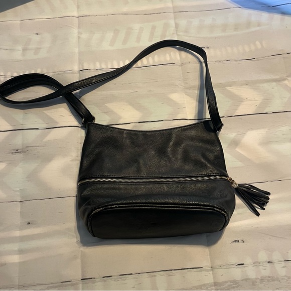 Black Medium Size Faux Leather Zip Up Purse with Gold Zipper Details - Picture 1 of 12